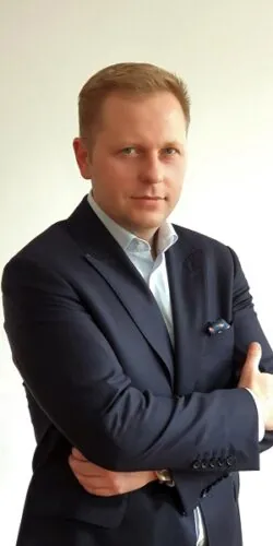 Portret adwokata Łukasza Piekarczyka